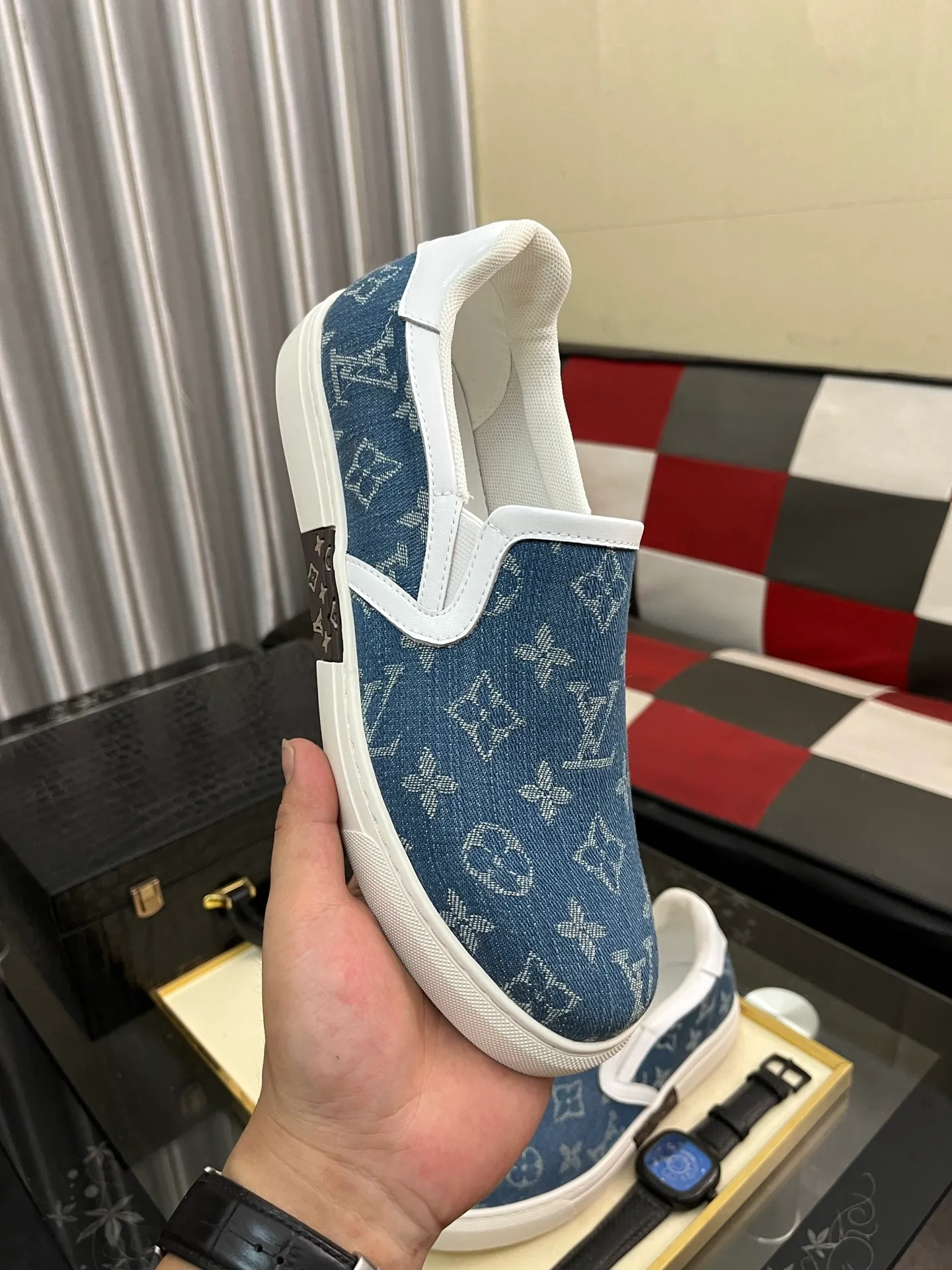 Men's shoes 💰400⌚️⌚️LV's new men's high-end casual sports shoes, using imported first-layer cowhide silk screen printing brand lougou, original ultra-light tpu outsole, wear-resistant and comfortable, Monogram lougou embellished rubber outsole, breathable mesh lining, versatile classic style! Size: 38-442️⃣Colors available
